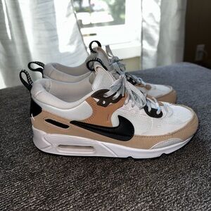 Nike Women’s Air Max 90 Futura size 6
